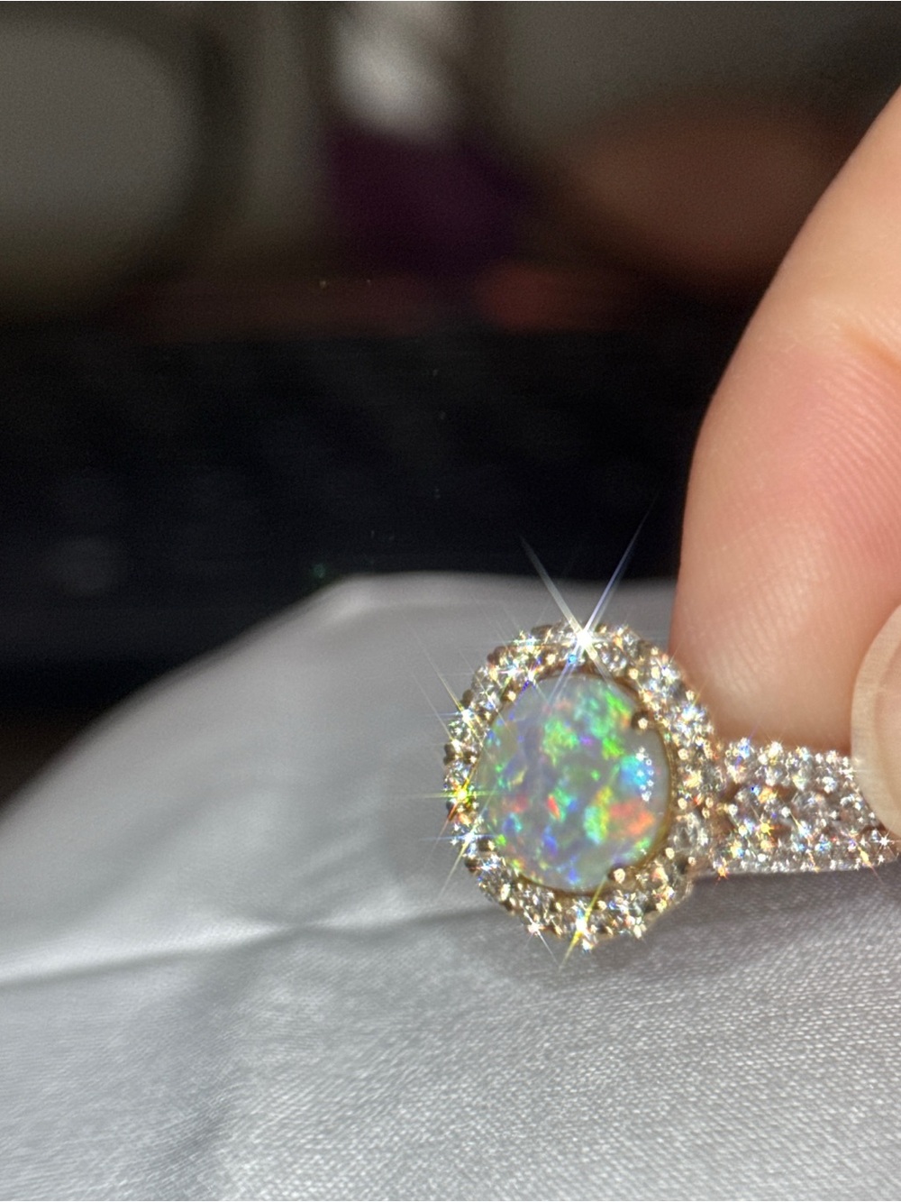 Australian Opal Halo Diamond Ring in White and yellow gold - Picture 5 of 13